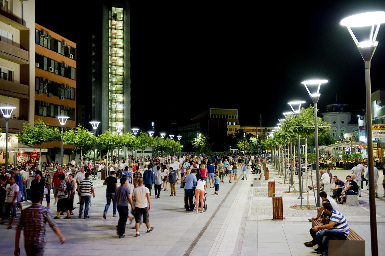 Boulevard Prishtina Enes Prishtinë Ngoại thất bức ảnh