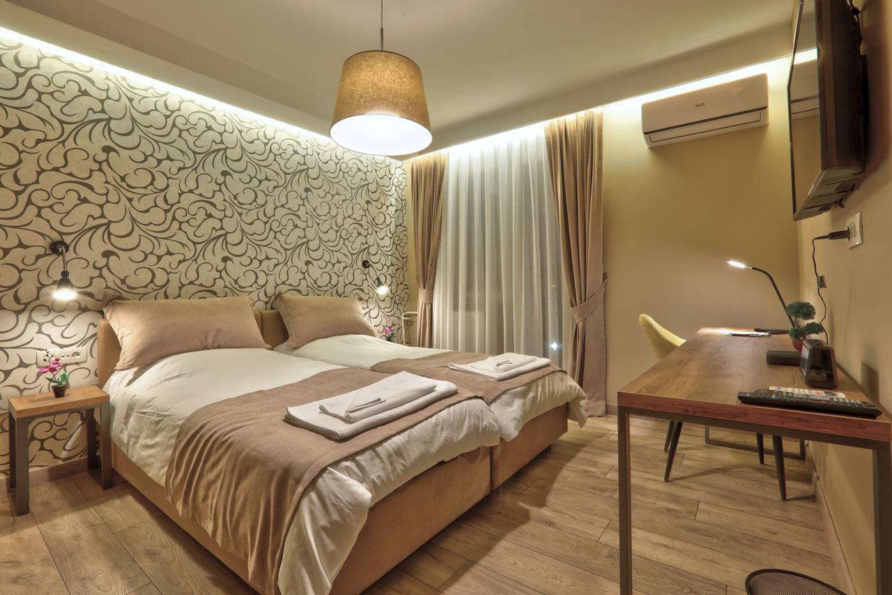 Boulevard Prishtina Enes Prishtinë Ngoại thất bức ảnh